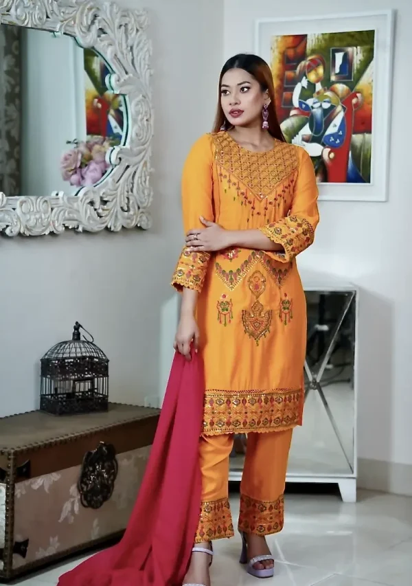 Versatile Three Piece Outfit – Stylish Comfortable and Attention Grabbing